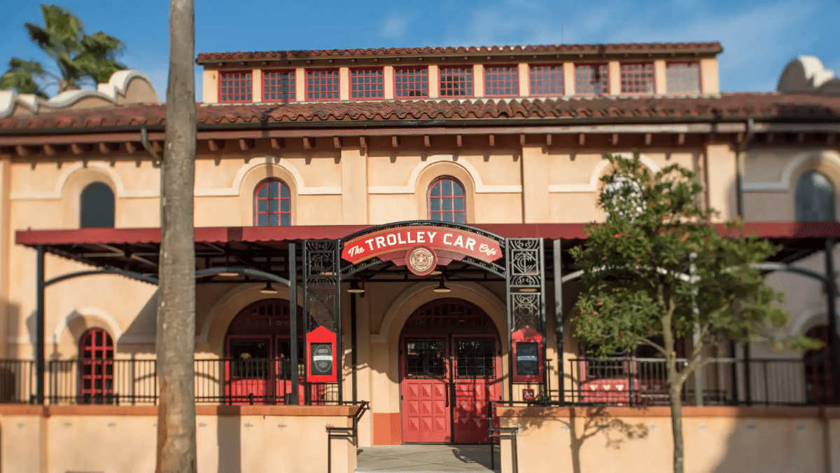 trolley car cafe hollywood studios restaurants Pirates & Princesses
