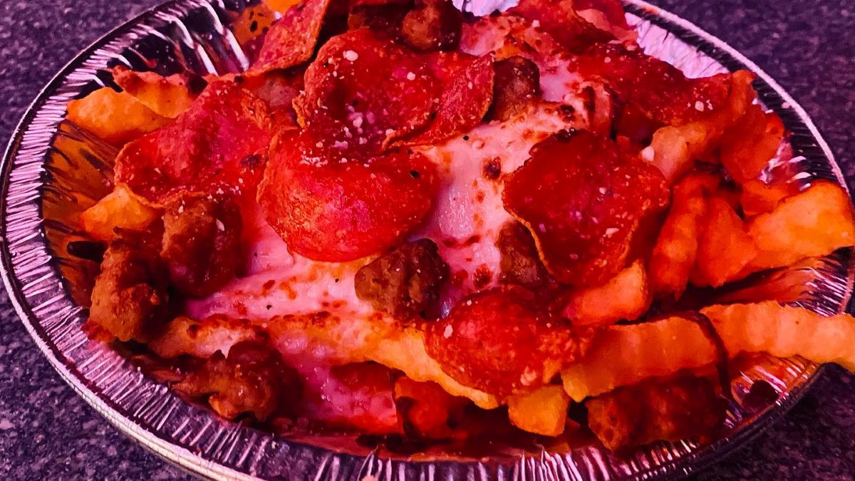pizza fries HHN72 Pirates & Princesses