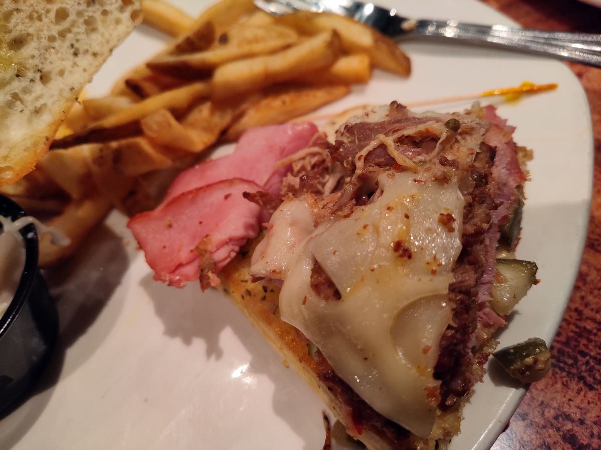 iggy piggy sandwich rainforest cafe disney springs Pirates & Princesses